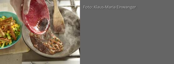 Rezeptbild für "Gebratener Tofu auf Salat"