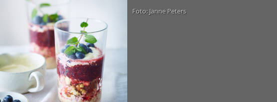 Rezeptbild für "Hafer-Nuss-Granola mit Heidelbeeren"