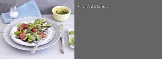 Rezeptbild für "Ofenzucchini mit Kürbiskern-Dip"