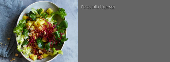 Rezeptbild für "Sellerie mit Haselnuss, Feldsalat und roter Kresse"