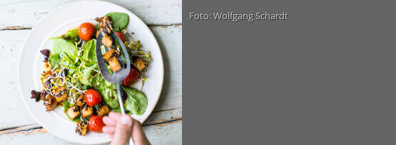 Rezeptbild für "Spinatsalat mit gebackenem Tofu"