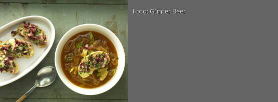 Rezeptbild für "Dreierlei-Zwiebel-Suppe mit Crostini"