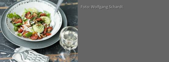 Rezeptbild für "Petersiliengnocchi mit Ofentomaten"