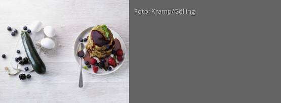 Rezeptbild für "Zucchini-Pancakes mit Dattelsirup und Beeren"