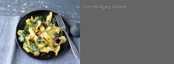 Rezeptbild für "Knuspernudeln mit Spinat"