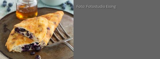 Rezeptbild für "Luftiges Heidelbeer-Omelett mit Mandeln"