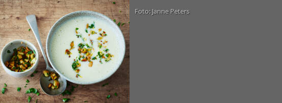 Rezeptbild für "Kartoffelsuppe mit Knuspermandeln"