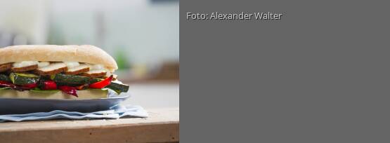 Rezeptbild für "Sandwiches mit Räuchertofu und Ofengemüse"