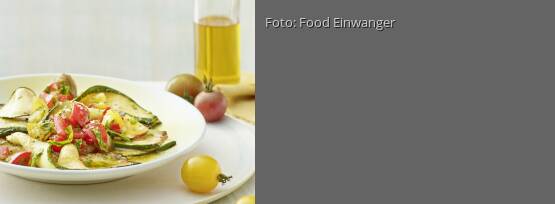 Rezeptbild für "Gebratene Zucchini mit Rucola-Tomaten"