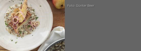 Rezeptbild für "Räuchertofu mit Linsen und Zwiebel-Birnen"
