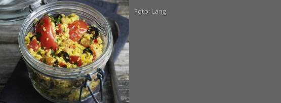 Rezeptbild für "Couscous mit Oliven und Walnüssen"