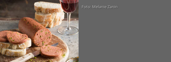 Rezeptbild für "Tofu-Mortadella mit Pistazien"