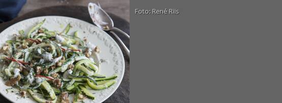 Rezeptbild für "Zucchinisalat mit Walnüssen"