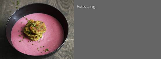 Rezeptbild für "Rote-Bete-Suppe mit Gemüseküchlein"