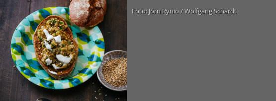 Rezeptbild für "Brötchen mit orientalischem Auberginenpüree"