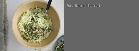 Rezeptbild für "Spitzkohl-Nuss-Salat"