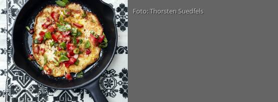 Rezeptbild für "Bulgur-Pfannküchlein mit Tomaten-Dill-Salat"