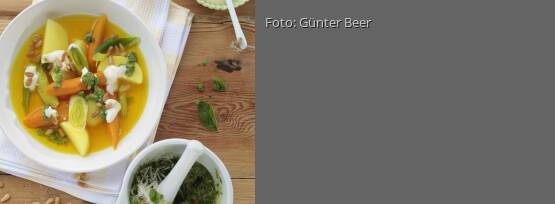 Rezeptbild für "Safran-Bouillongemüse mit Pesto verde"