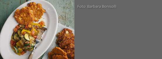 Rezeptbild für "Ratatouille-Salat mit Reis-Feta-Küchlein"