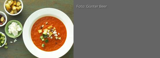 Rezeptbild für "Roter Gazpacho mit Salzmandeln"