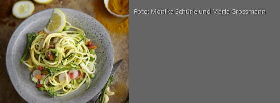 Rezeptbild für "Zucchini-Spaghetti mit Nuss-Sauce"