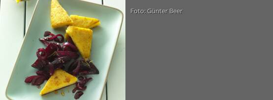 Rezeptbild für "Polentaschnitten mit Rote-Bete-Zwiebeln"
