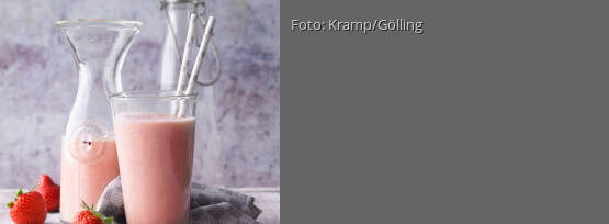 Rezeptbild für "Erdbeersmoothie mit Pistazien, Yacon-Sirup und Kokos"