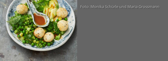 Rezeptbild für "Avocado-Erbsen-Salat mit Reisbällchen und Miso-Dressing"