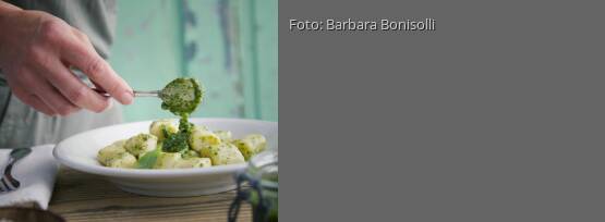 Rezeptbild für "Selbst gemachte Gnocchi mit Basilikumpesto"