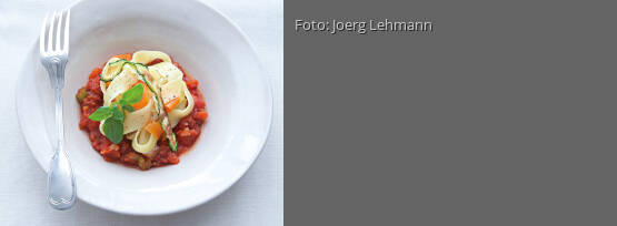 Rezeptbild für "Gemüsenudeln mit würziger Tomatensauce"