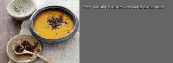 Rezeptbild für "Kürbissuppe mit Cranberrybröseln"