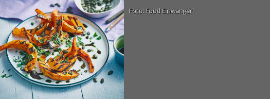 Rezeptbild für "Kürbisspalten mit Knusperkernen"
