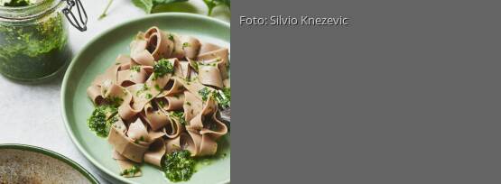 Rezeptbild für "Kastaniennudeln mit Kräuterpesto"