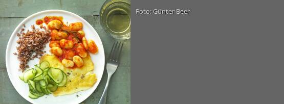 Rezeptbild für "Baked Beans mediterran mit Gurkensalat"