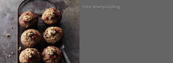 Rezeptbild für "Apfel-Muffins mit Walnüssen und Granatapfel"