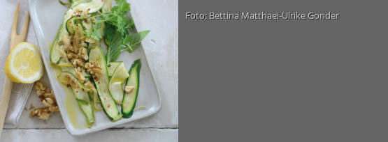 Rezeptbild für "Zucchini-Walnuss-Salat"