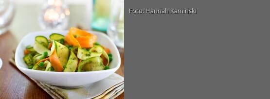 Rezeptbild für "Möhren-Zucchini-Pappardelle mit Pesto und Erbsen"