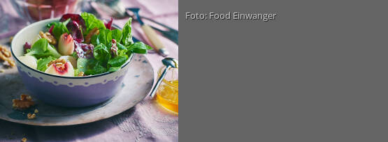 Rezeptbild für "Bunter Salat mit Pfirsichen"