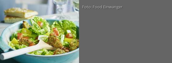 Rezeptbild für "Sommersalat mit Zucchini-Nuggets"