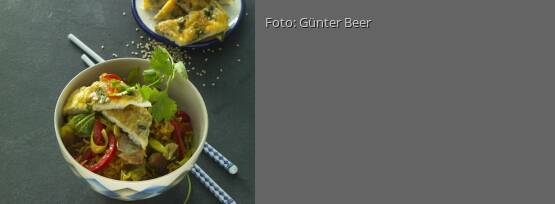 Rezeptbild für "Gebratener Gemüsereis mit Omelettstreifen"