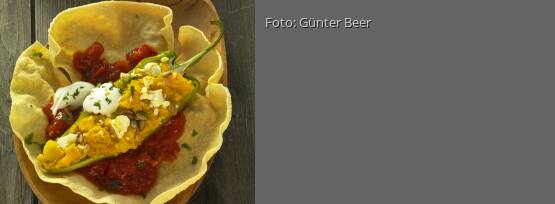 Rezeptbild für "Gefüllte Paprikaschoten in Tomatensauce"