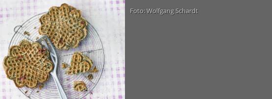 Rezeptbild für "Spinatwaffeln mit Tomaten"