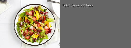 Rezeptbild für "Erdbeer-Spinat-Salat mit Orangen-Mohnsamen-Dressing"