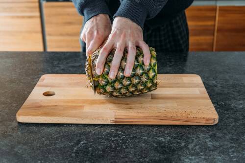 Ananas schneiden