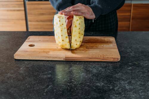 Ananas schneiden
