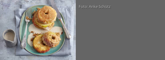 Rezeptbild für "Apfel Kokos Küchle mit Vanillesauce"