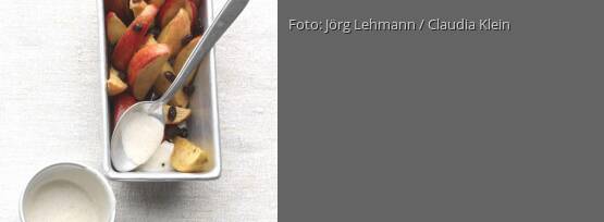 Rezeptbild für "Apfelecken mit Vanillesoße"