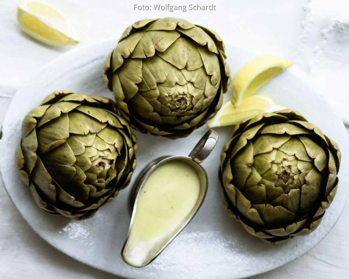Artischocken mit Kartoffel-Hollandaise