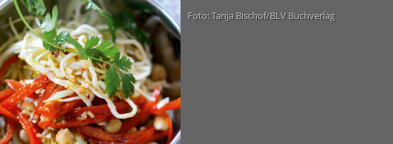 Rezeptbild für "Asia-Nudeln mit Gemüse und Kichererbsen"