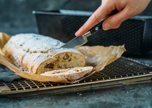 Ein köstlicher Nuss-Nougat-Stollen mit Kokosöl - schmeckt nicht nur in der Weihnachtszeit.